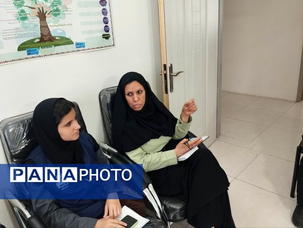 نشست صمیمانه معاون پرورشی و تربیت‌بدنی ناحیه 7 با سردبیر خبرنگاران خبرگزاری پانا 