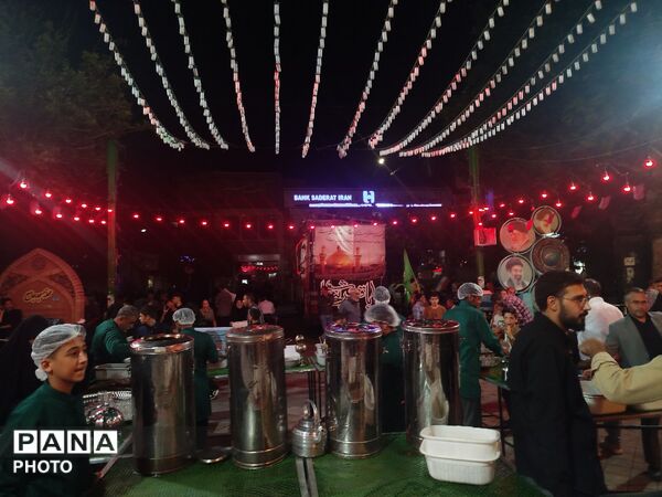 فعالیت چایخانه حضرت زهرا (س) در مسجد جامع نیشابور 