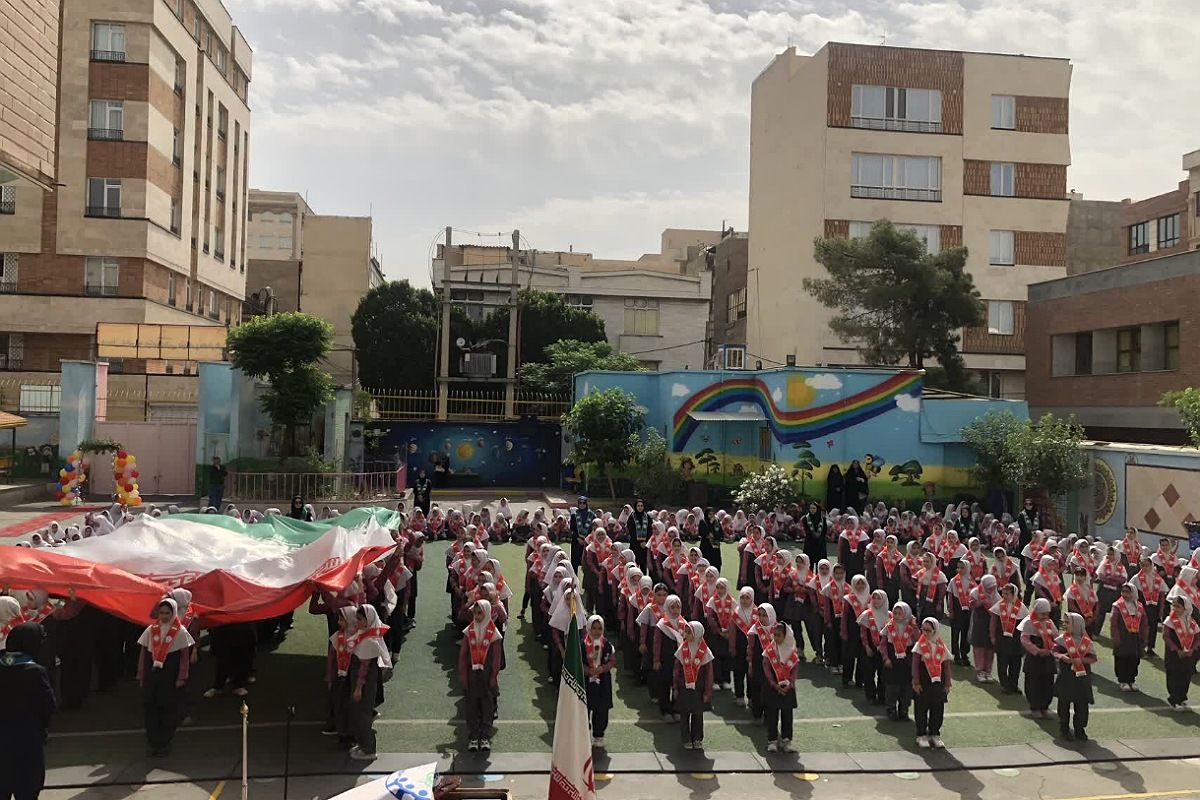 بیست و ششمین سالروز تاسیس سازمان دانش‌آموزی در دبستان طواف و معماریان ناحیه دو شهرری 