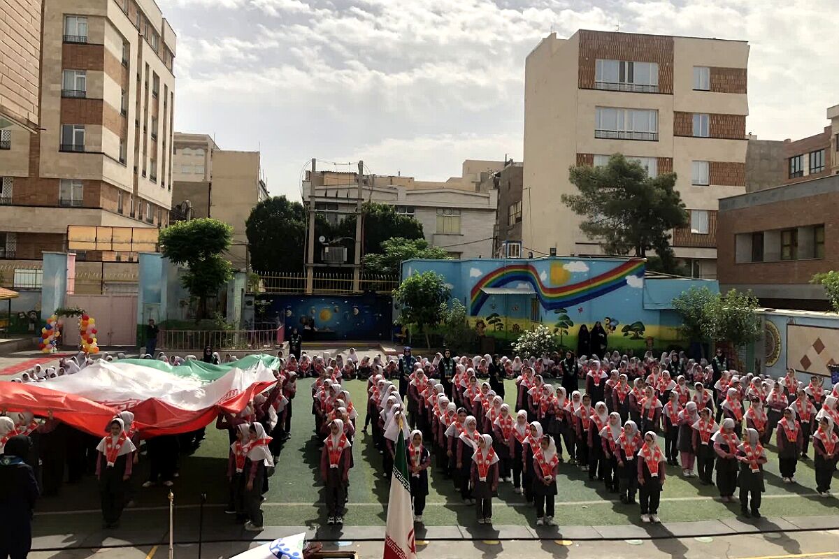 بیست و ششمین سالروز تاسیس سازمان دانش‌آموزی در دبستان طواف و معماریان ناحیه دو شهرری 