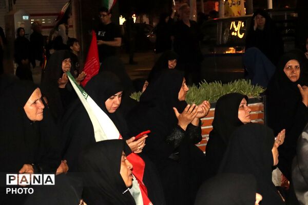 نهمین شب از مراسم عزاداری امام حسین همراه با هئیت زنجیر زنی در حسینیه امام خمینی