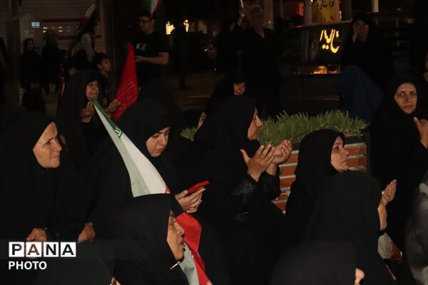 نهمین شب از مراسم عزاداری امام حسین همراه با هئیت زنجیر زنی در حسینیه امام خمینی
