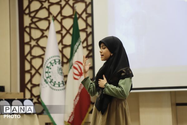  جشنواره «آینه عشق» در دبیرستان شاهد شهدای هفتم تیر 