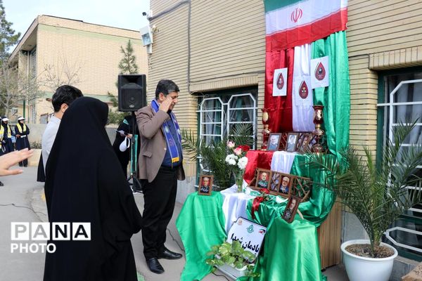 همایش «یاوران انقلاب» ناحیه ۶ مشهد در دبیرستان یاس ۲ 