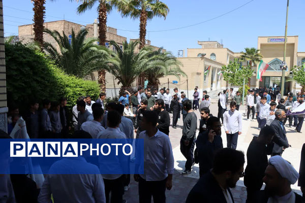 راهپیمایی دانش‌آموزان جعفرآباد قم در اعلام حمایت از عملیات وعده صادق