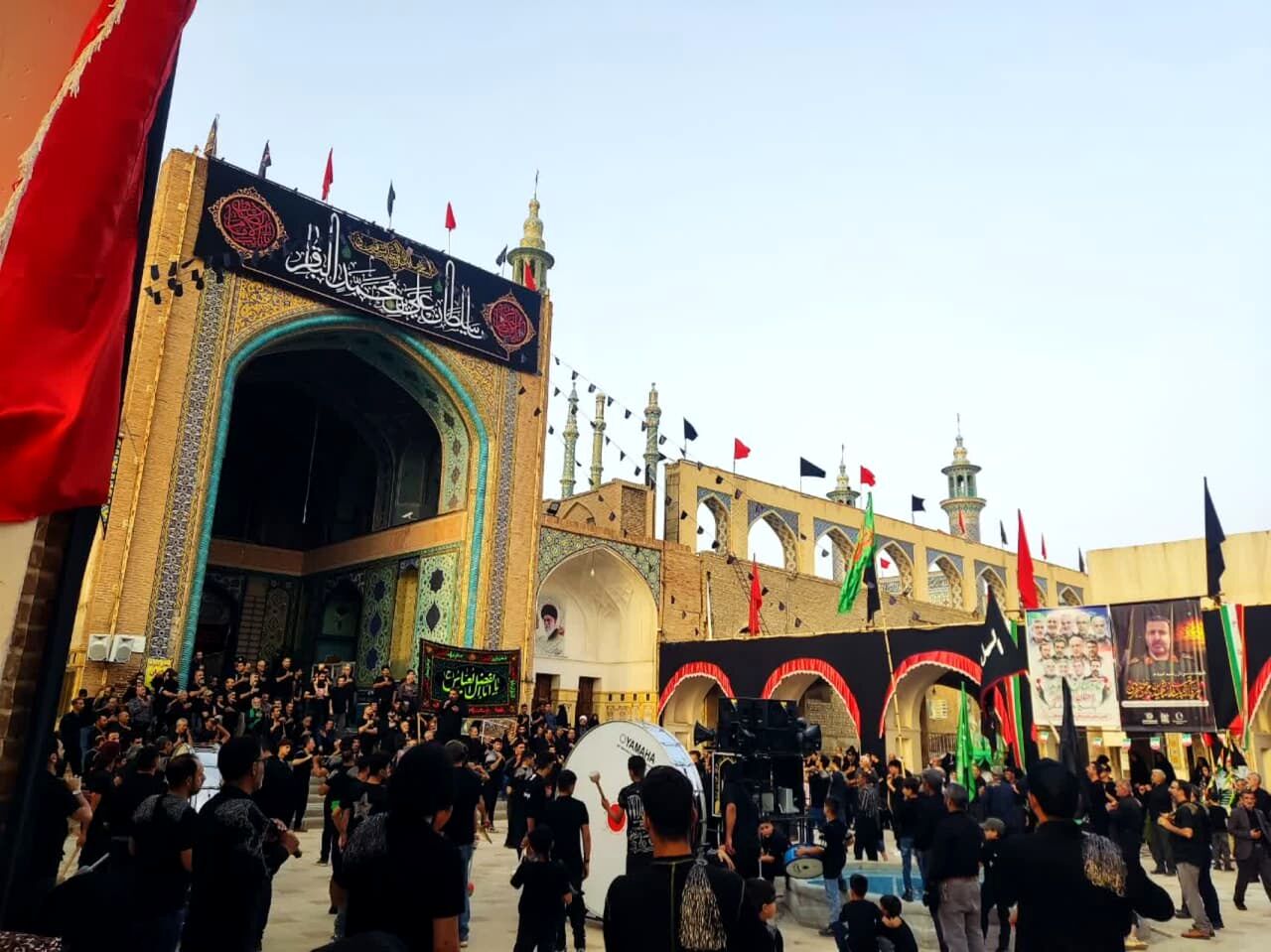 عزاداری زائران و مجاوران حرم مطهر اردهال در شب تاسوعای حسینی