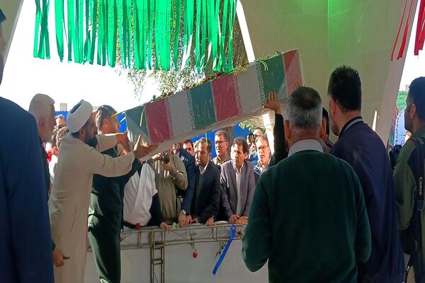 تشییع شهید قهرمان بر دستان پهلوانان خوزستان