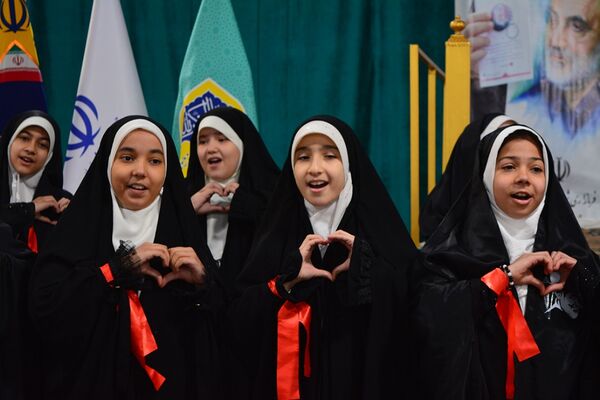 همایش دانش‌آموزی دختران حاج‌قاسم در بهارستان‌2