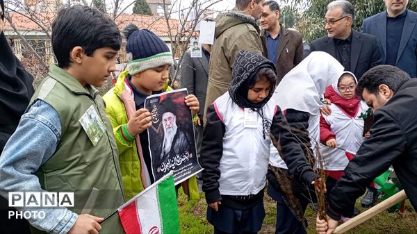 دانش‌آموزان گرگانی نهال عشق به وطن کاشتند