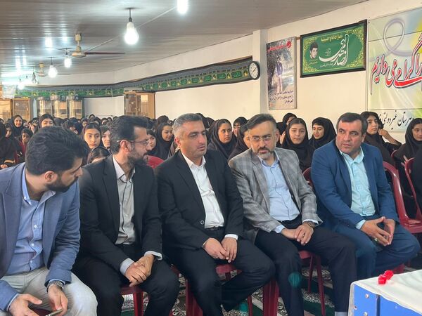 به صدا در آمدن زنگ هفته گردشگری در دبیرستان فاطیما