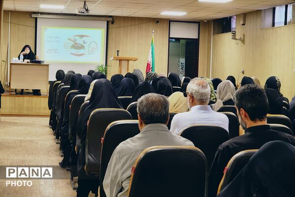 تجلیل از ستاره‌های کنکور در دبیرستان فرهنگ تهران