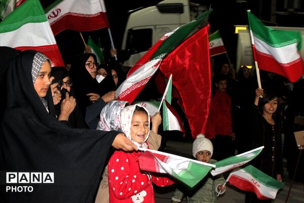 حضور پررنگ کودکان چترودی در تجمع روز جمهوری اسلامی