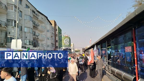 راهپیمایی 10 کیلومتری تهران به مناسبت عید غدیر و مقاومت در برابر تهدیدات دشمن