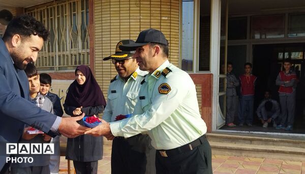گرامیداشت هفته نیروی انتظامی در دبستان شهید مفتح