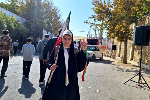 برگزاری راهپیمایی یوم الله ۱۳ آبان با حضور دانش‌آموزان و مسئولین در صفادشت 