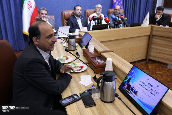 نشست خبری آغاز آموزش هوش مصنوعی به معلمان سراسر کشور