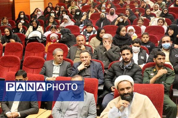 تجلیل از مقام مادر و گرامیداشت مقام حضرت فاطمه(س) در جشن روز مادر دانشگاه آزاد فیروزکوه