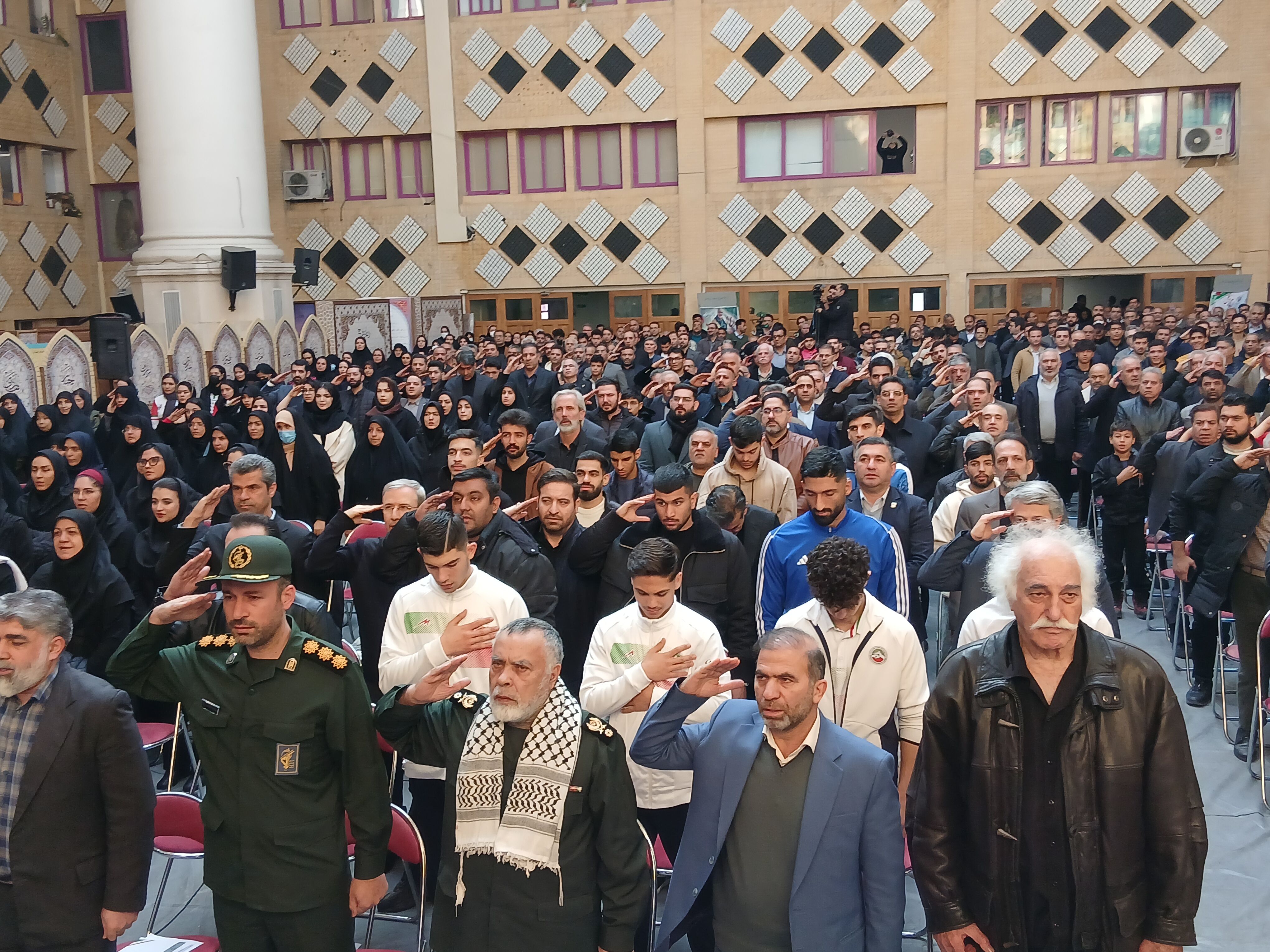 قهرمانان ورزش ایران پای آرمان سردار دل‌ها ایستاده‌اند