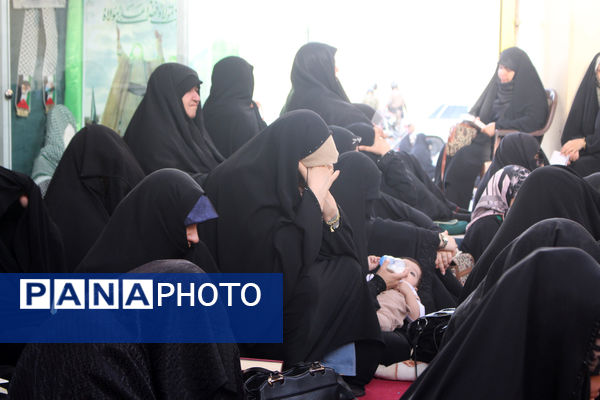 زمزمه عاشقانه دعای عرفه در یادمان 14 شهید گمنام کوه خضر نبی(ع)