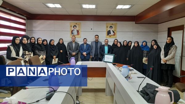 مراسم تجلیل از زحمات بانوان اداره آموزش و پرورش ملارد به مناسبت روز مادر 