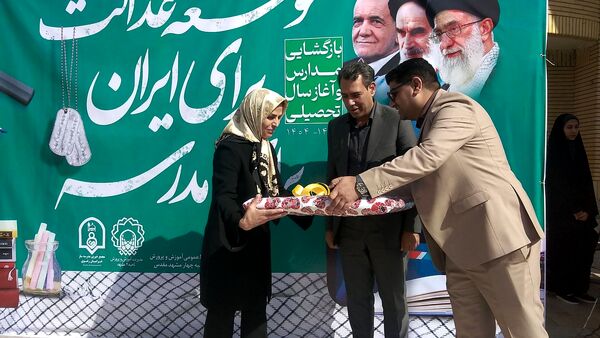 نواخته شدن زنگ مهر،زنگ خیرین و زنگ ایثار  در دبیرستان حسین ملایی