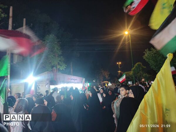 رونمایی از بزرگترین پرچم جمهوری اسلامی ایران در ابعاد هزار متر مربع 