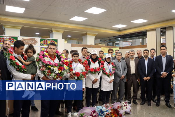 مراسم استقبال از دانش‌آموزان مدال‌آور و افتخارآفرینان المپیک دانش‌آموزی صربستان در فرودگاه بین المللی بوشهر 