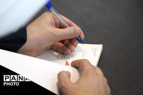 محفل نویسنده کتاب «فرمانده سری» در یزد