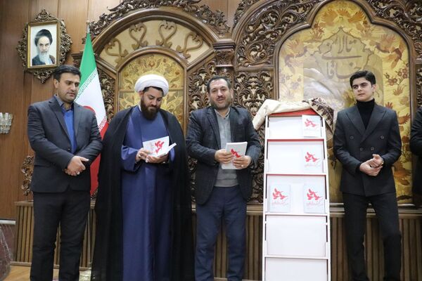 رونمایی کتاب «سه کبوتر حدادان» دانش‌آموز تبریزی