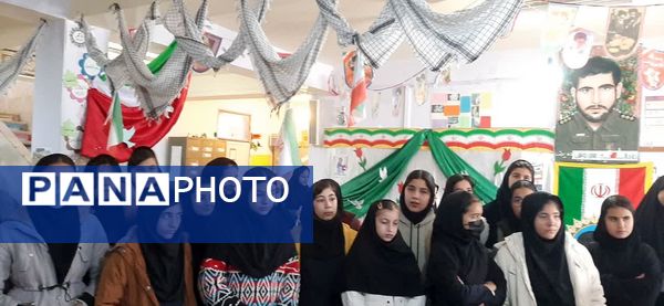 نمایشگاه انقلاب در مدرسه حضرت خدیجه(س) شیروان 