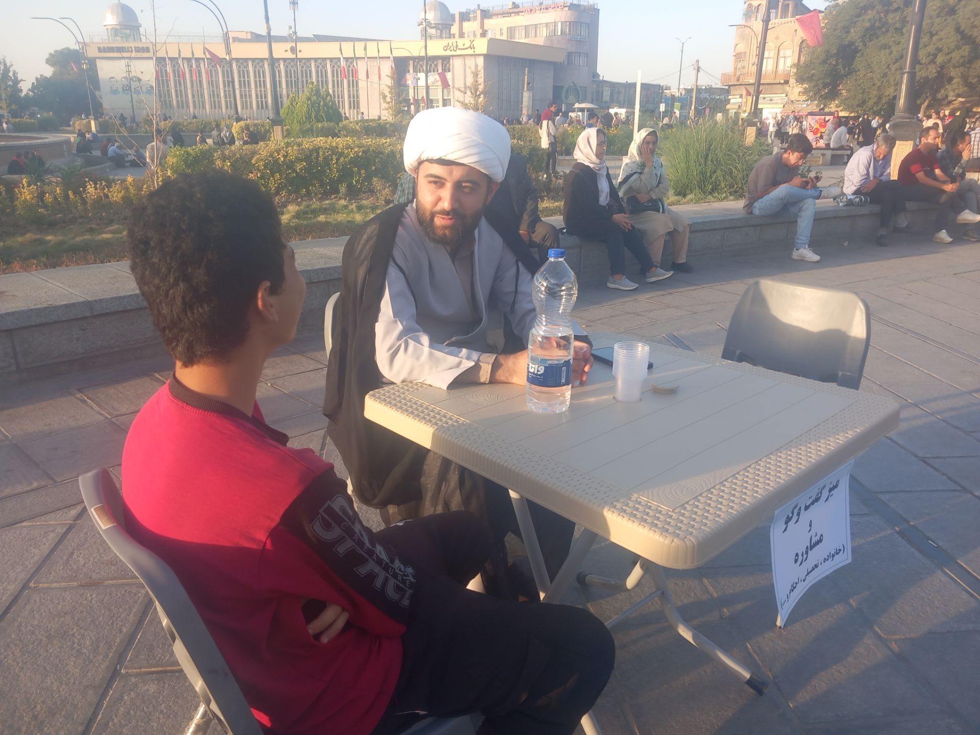 مشاوره رایگان، استقبال گرم مردم و ترویج فرهنگ گفت‌وگو در قلب شهر همدان