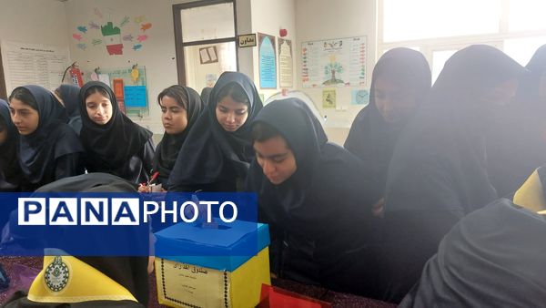  انتخابات شورای دانش آموزی در دبیرستان هوشیار