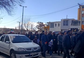 دست بیعت مردم شهرکرد با رهبر جوان انقلاب