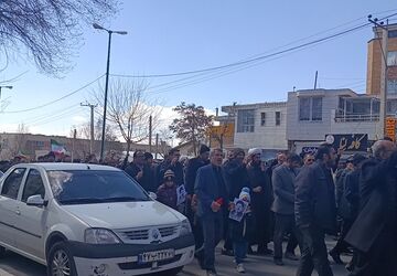 دست بیعت مردم شهرکرد با رهبر جوان انقلاب