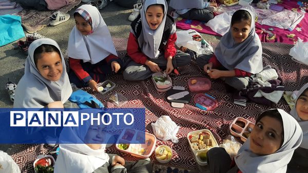 صبح پرانرژی با صبحانه سالم در دبستان نیایش