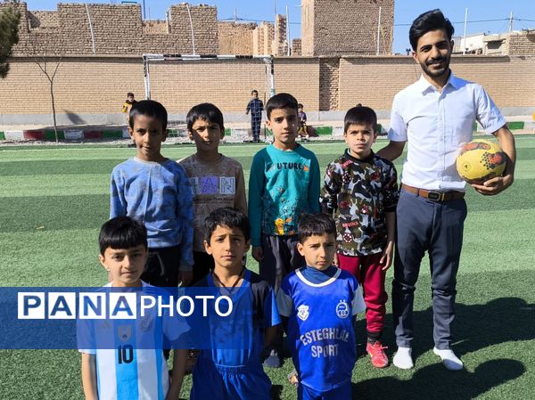 مسابقات فوتبال دبستان شهید پسندیده روستای فدافن شهرستان کاشمر 
