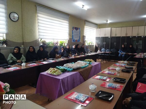  جلسه دبیران با موضوع بازگشایی مدرسه