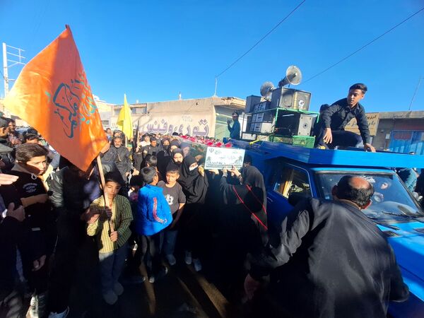 تشییع پیکر شهید گمنام به دست دانش آموزان و مردم روستای جابوز