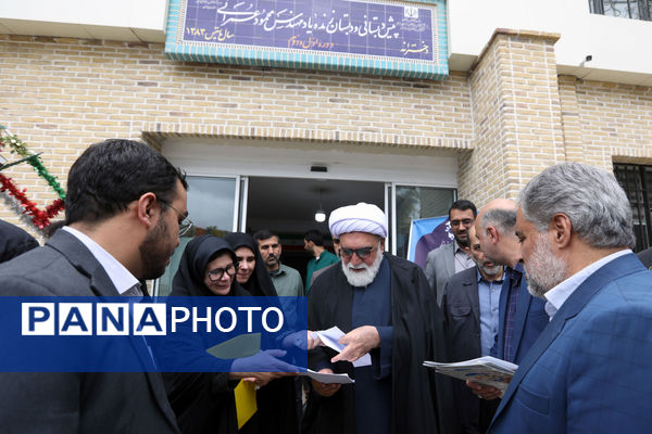 حضور تولیت آستان قدس رضوی در جمع دانش‌آموزان با آسیب بینایی مشهد