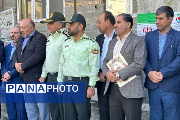 غبارروبی مزار شهدا در امام زاده حسن(ع) نسیم‌شهر