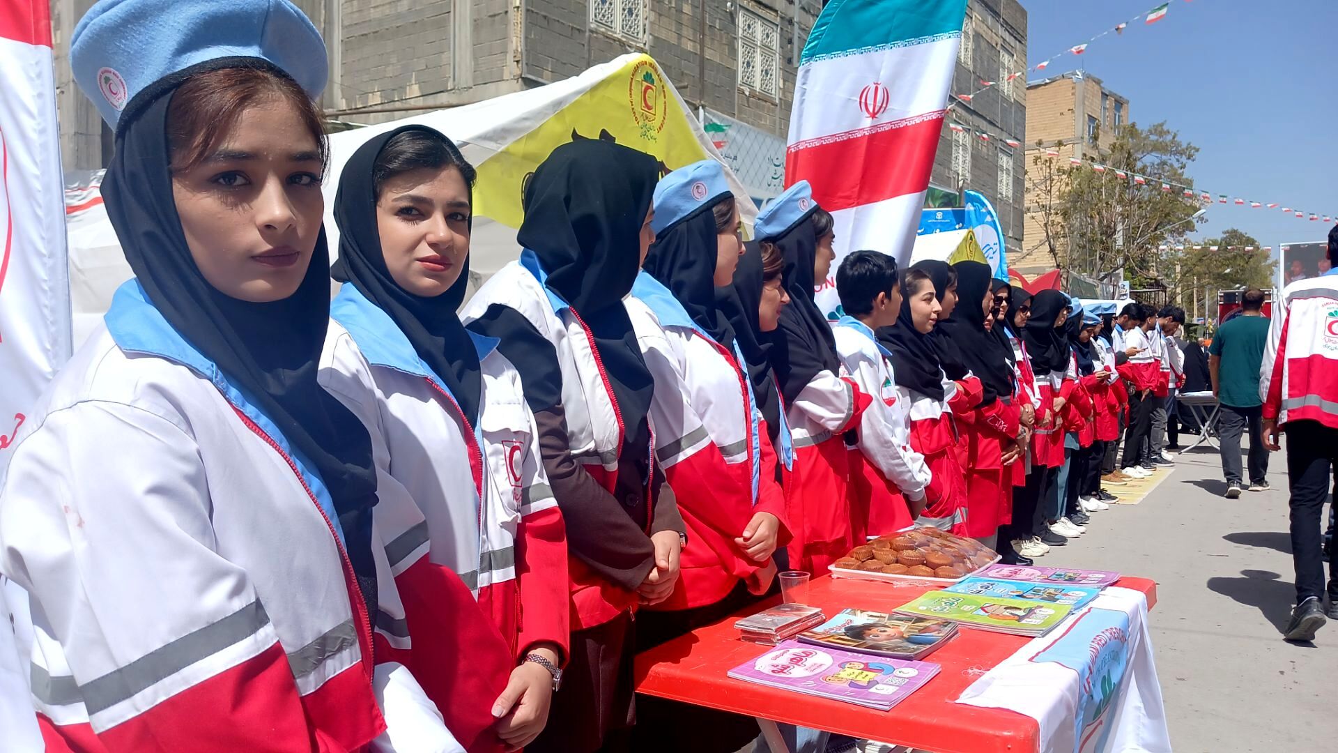 موکب عشق؛ تجدید عهد خادمان هلال‌احمر فارسان با راه  سردار سلیمانی