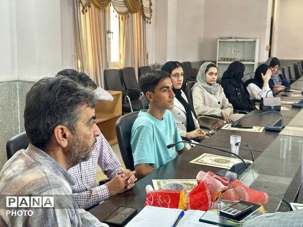 آیین تجلیل از خبرنگاران پانا و اعضای شورای دانش‌آموزی بستک