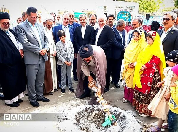 آیین کلنگ‌زنی مدرسه ۹ کلاسه انقلاب اسلامی فلاورجان