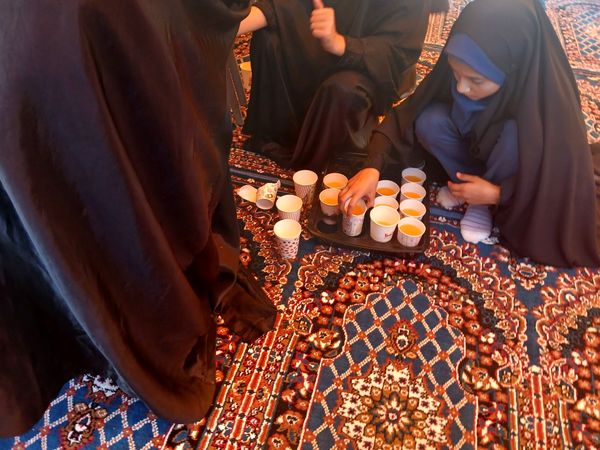 همکاری دانش آموزان خادمیار دبستان ضحی۲ با چایخانه دانش آموزی حضرت رضا(ع) شیروان