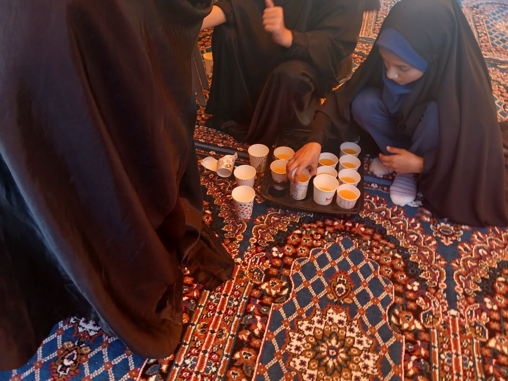 همکاری دانش آموزان خادمیار دبستان ضحی۲ با چایخانه دانش آموزی حضرت رضا(ع) شیروان