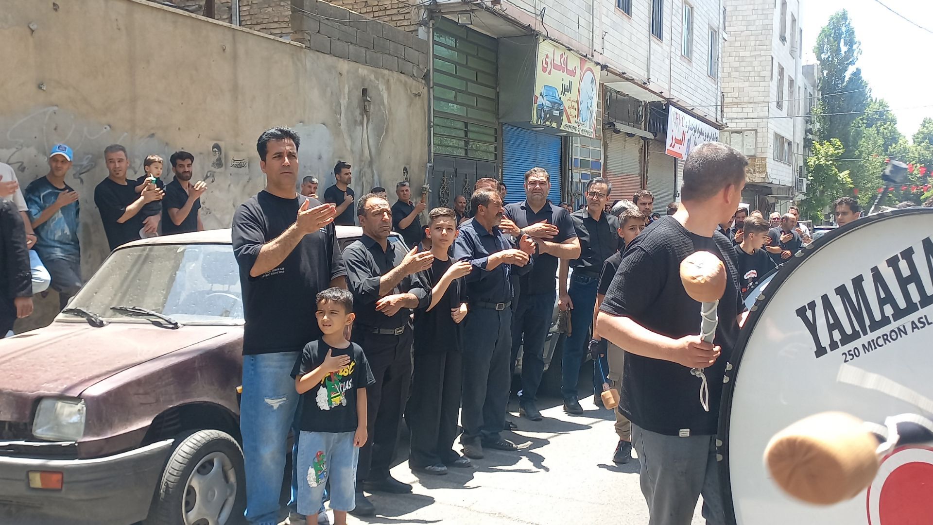 عزاداری پرشور ظهر عاشورا در هیأت قمر بنی‌هاشم ناحیه ۴ کرج