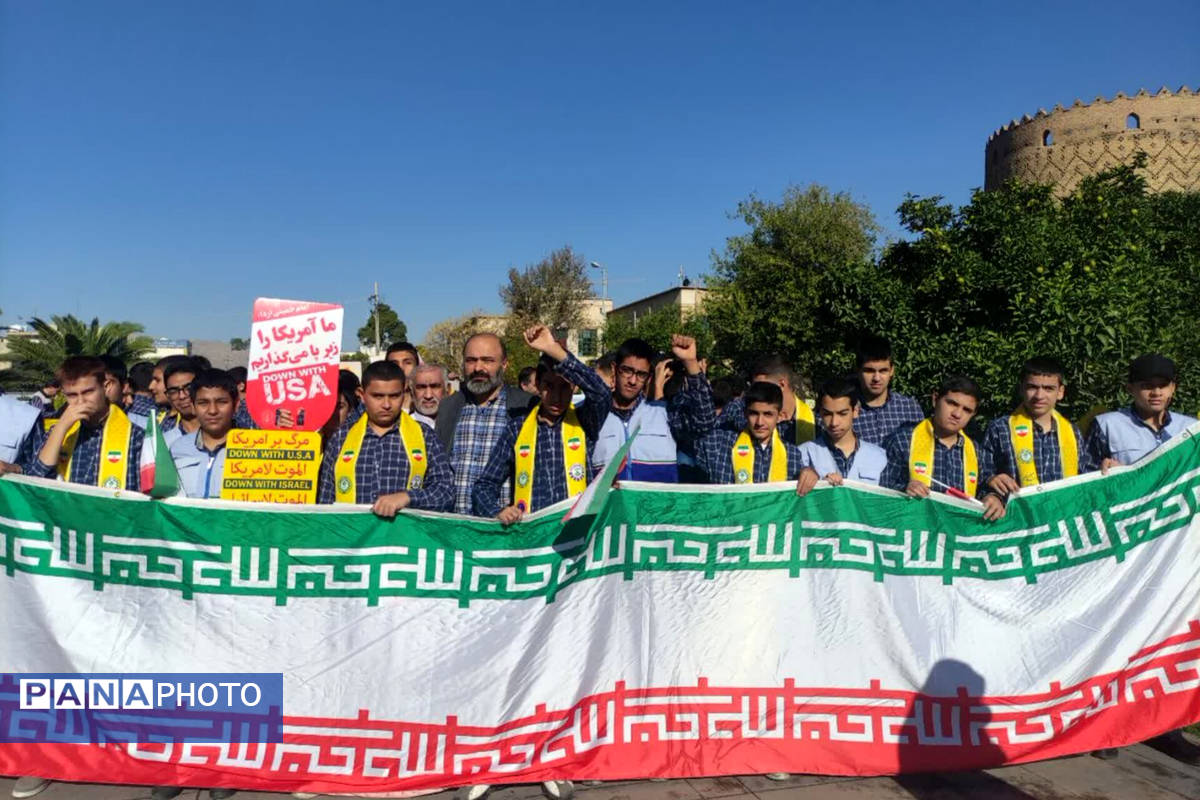 تجمع بزرگ دانش‌آموزان در روز 13 آبان