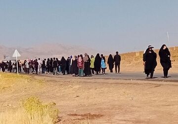 آغاز پیاده‌روی جاماندگان اربعین در دلفان با حضور گسترده عزاداران
