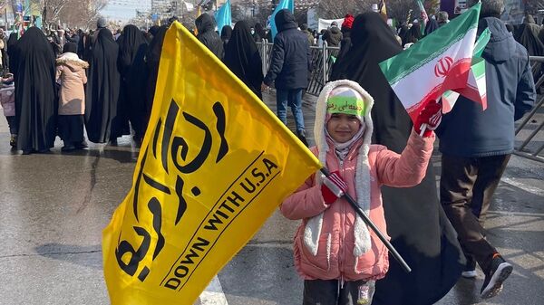 حضور پرشور کودکان در راهپیمایی ۲۲ بهمن