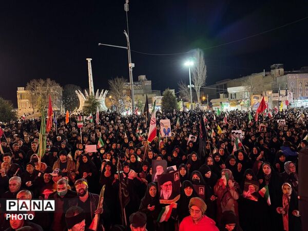 میدان شهید سلیمانی، کانون تجدید پیمان؛ ملت یکپارچه در حمایت از رهبر معظم انقلاب